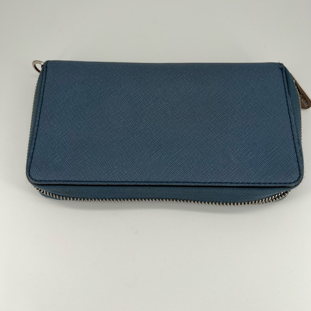 💙 Michael Kors Jet Set Travel Large Flat Multifunction Phone Case – Sky Blue 💙 - Picture 2 of 7